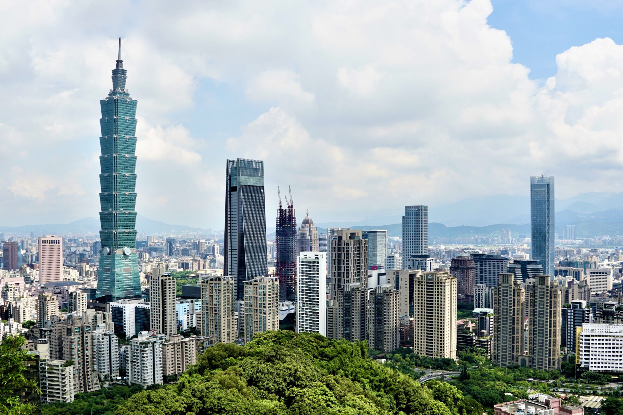 Taiwan Employment Gold Card 2026: requirements, costs, who qualifies