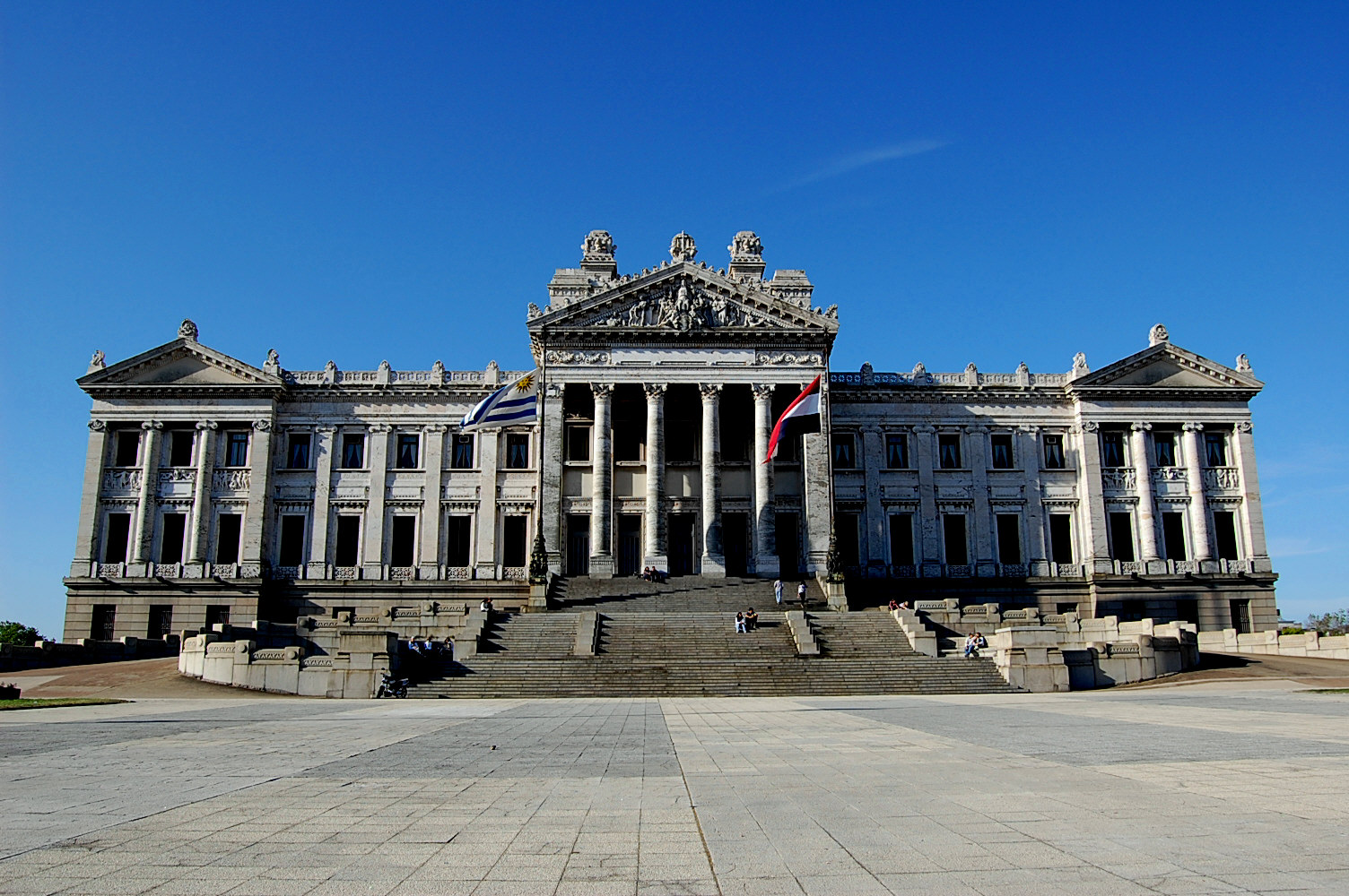 Uruguay Residencia Legal 2026: requirements, costs, who qualifies