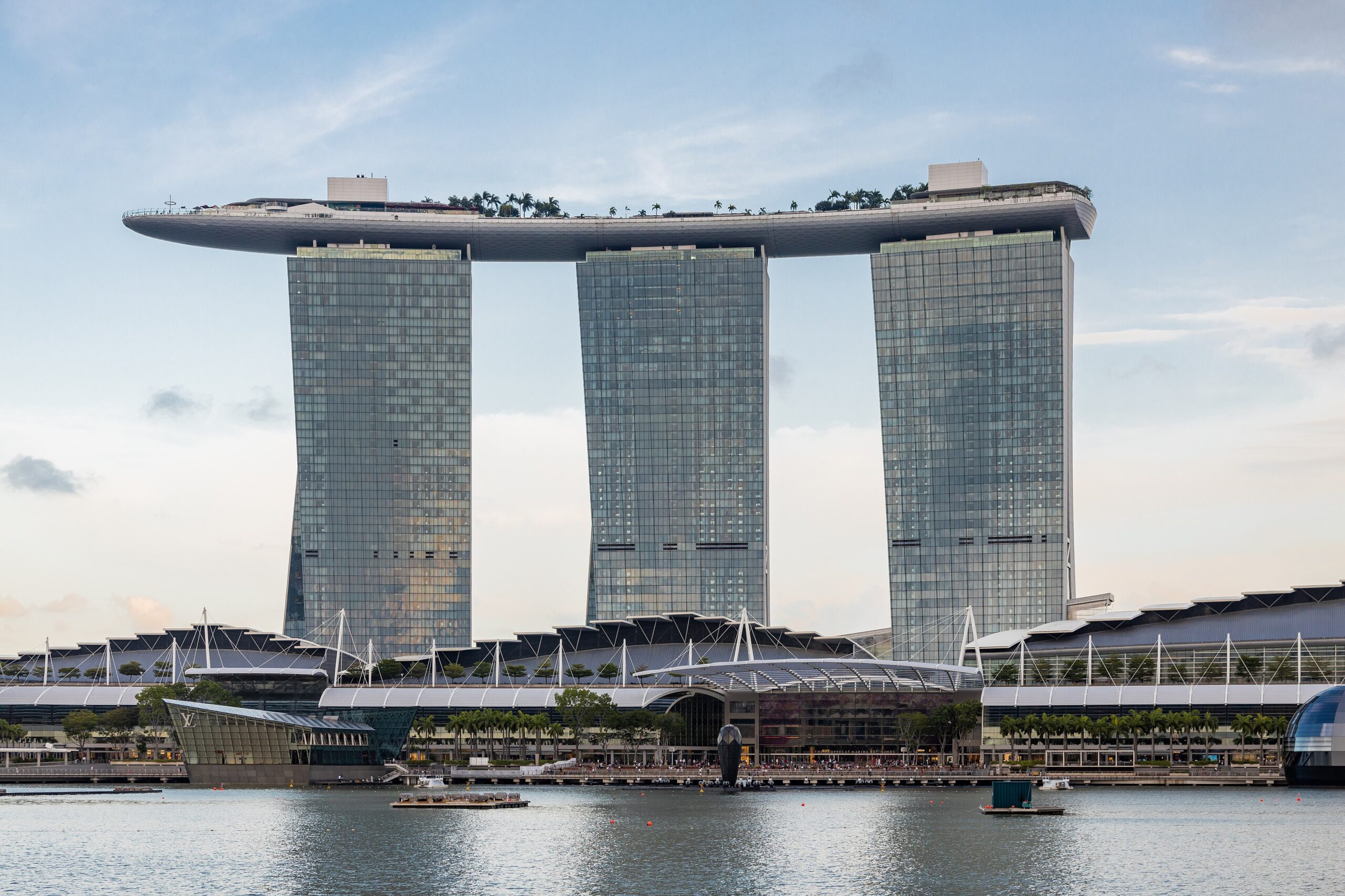 Dubai vs Singapore for digital nomads 2026: tax, cost, lifestyle